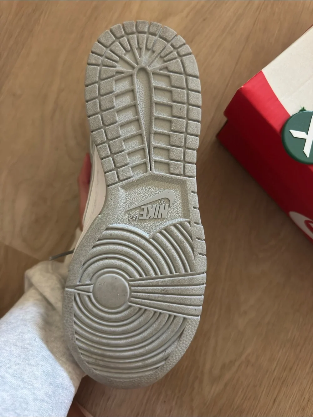 Nike Kids Low-Top Sneakers in White and Grey NWT